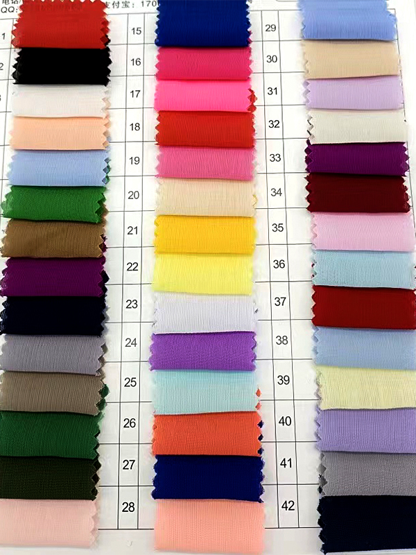 Tissu pourpre de mousseline de soie froissé de la couleur solide 100d 100-105gsm pour le hijab musulman