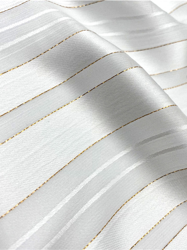 Le tissu en mousseline de soie blanche raffinée à rayures dorées en Polyester peut être utilisé pour l'impression numérique pour le tissu de robe d'été pour femmes